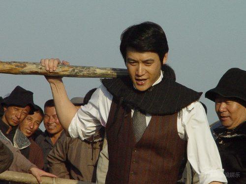 《夜幕下的哈尔滨》热拍陆毅造型百变(组图)