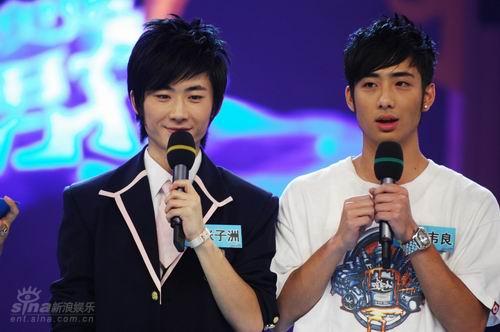 图文:真男孩9进8比赛--主持人考问真心话