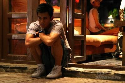 《烟花恋人》北京热拍乔振宇为戏剃光头(组图)