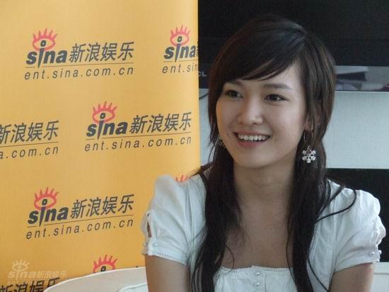 图文:《夜来风雨》主演聊天-张子琪讲话