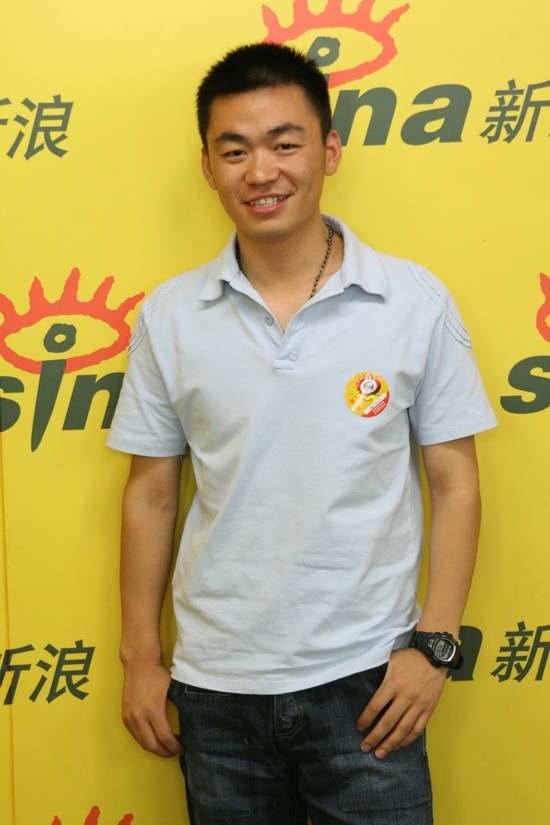 图文：《士兵突击》主创聊天--王宝强穿朴素衬衫