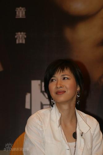 图文：《谁懂我的心》见面会--童蕾侧目微笑