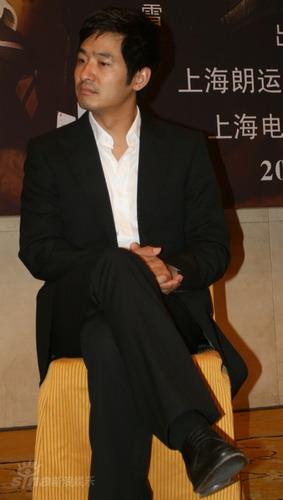图文：《谁懂我的心》见面会--郭晓冬表情专注
