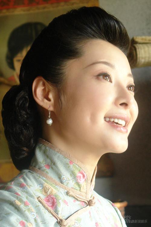 《上海王》热拍袁立与剧组一起忙碌(组图)