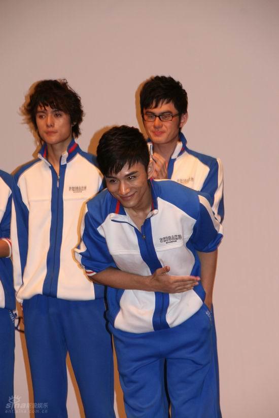 图文:《网球王子》--张晓晨微笑鞠躬