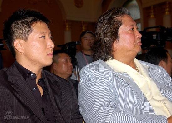 图文：《功夫之星》发布会--洪金宝与儿子洪天照