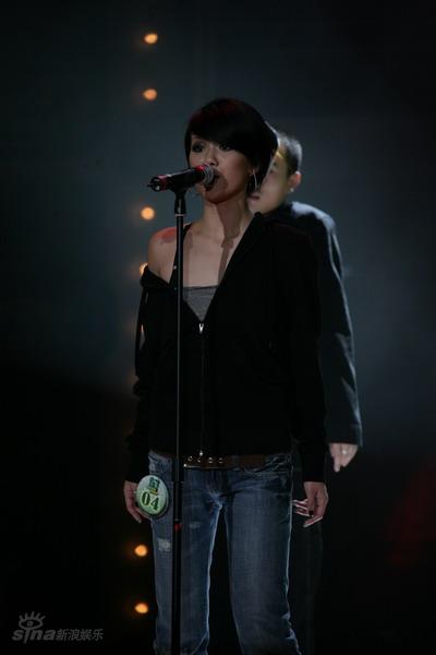 图文:型秀8进7--常小婧露出性感锁骨