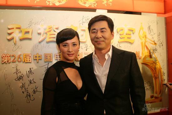 图文：第26届飞天奖--陈建斌蒋勤勤甜蜜亮相