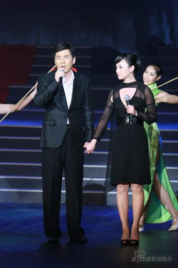图文：第26届飞天奖--陈建斌蒋勤勤夫妇表演