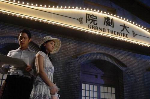 组图：吴建豪朴志胤主演《大剧院》横店开机