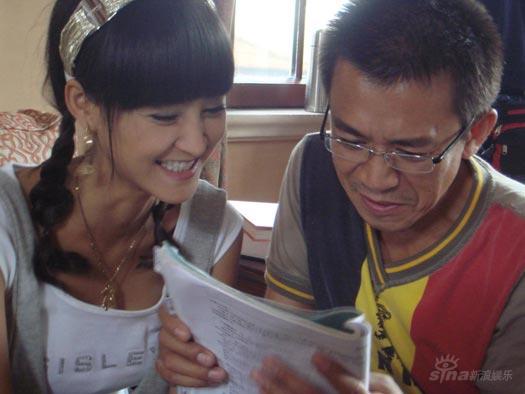 王学兵张歆艺拍《小家大事》重温旧梦(组图)