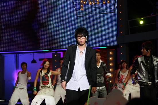 图文:2007我型我秀总决选--俞思远表情摆酷