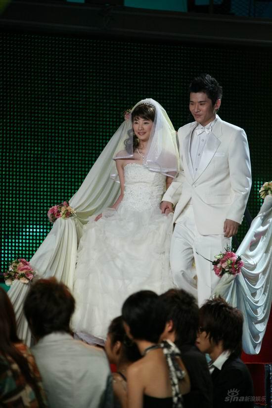 图文:2007我型我秀总决选--吴斌刘欣婚礼装