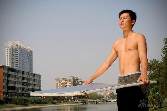 王斑李晨《绝密押运》遭遇“非人待遇”(组图)