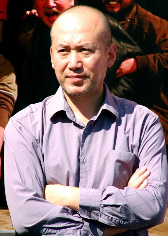 图文：《低头不见抬头见》--郭达表情严肃
