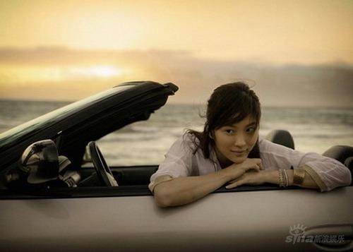 符馨尹变身夏威夷女郎比基尼秀火辣身材(组图)