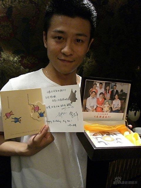 麻辣小生林申生日宴 收李少红神秘大礼【图】