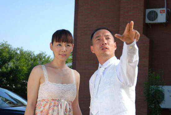 陈莹欲拍《戏剧之王》 婚纱造型笑容甜美(组图)