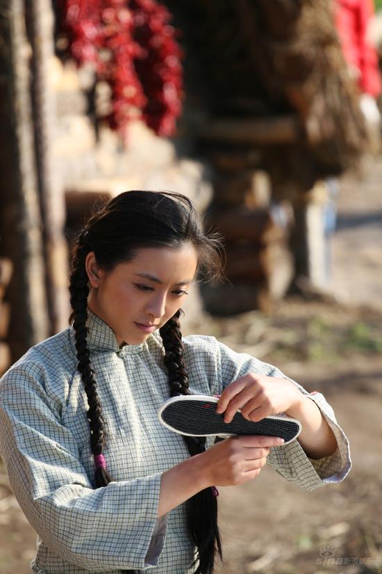 黄小蕾感情受挫 《北大荒》中为情断发(组图)