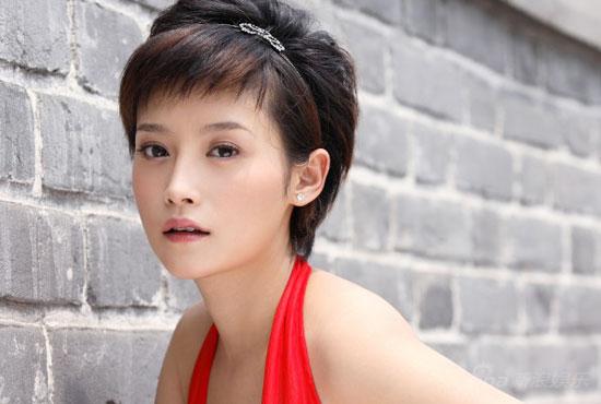 演员瑛子专访 个性生活踏实演绎(组图)