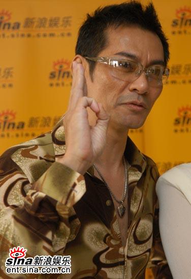 图文:《红拂女》主演做客新浪--江华带伤上阵