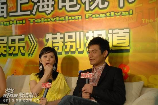 图文：张娜拉严宽聊新剧--娜拉可爱动作