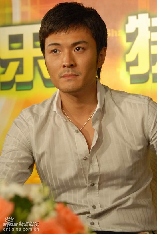 图文：《胭脂雪》聊天--于小伟目光坚毅
