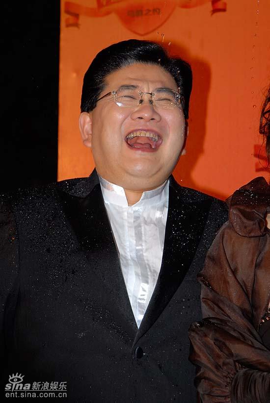图文华语主持人盛典曹可凡大笑