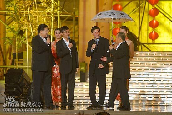 图文：华语主持人盛典--吴大维曾志伟登台