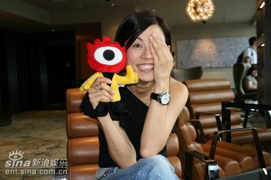 图文：新浪娱乐对话宣萱--和小浪人比眼睛大