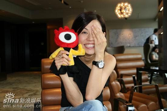 图文：新浪娱乐对话宣萱--对小浪人爱不释手