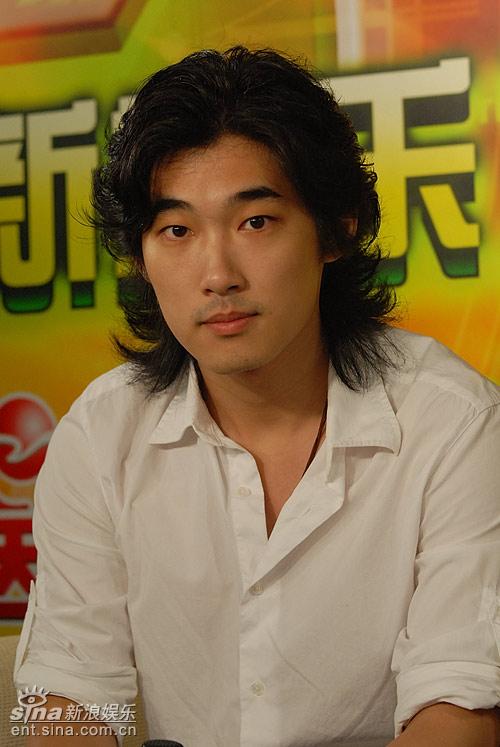 图文:《聊斋2》主演做客聊天--新人陈大伟