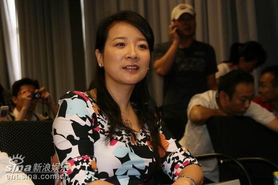 图文：《想爱都难》发布会--陈小艺目视前方