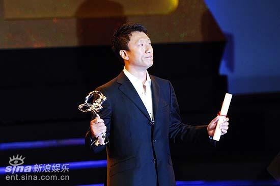 图文：孙红雷凭借《半路夫妻》获最佳男演员奖