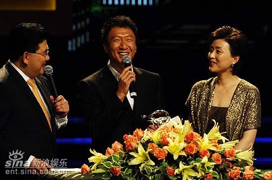 图文：孙红雷刘若英称帝封后--现场征婚