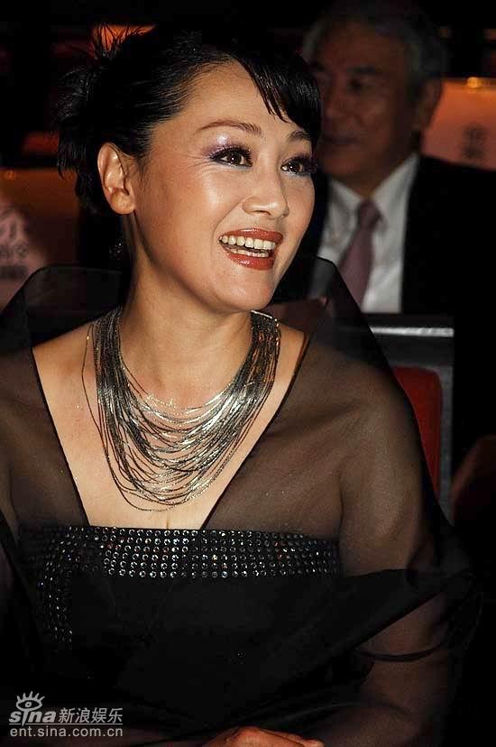 图文：白玉兰奖颁奖典礼现场--王姬别致项链
