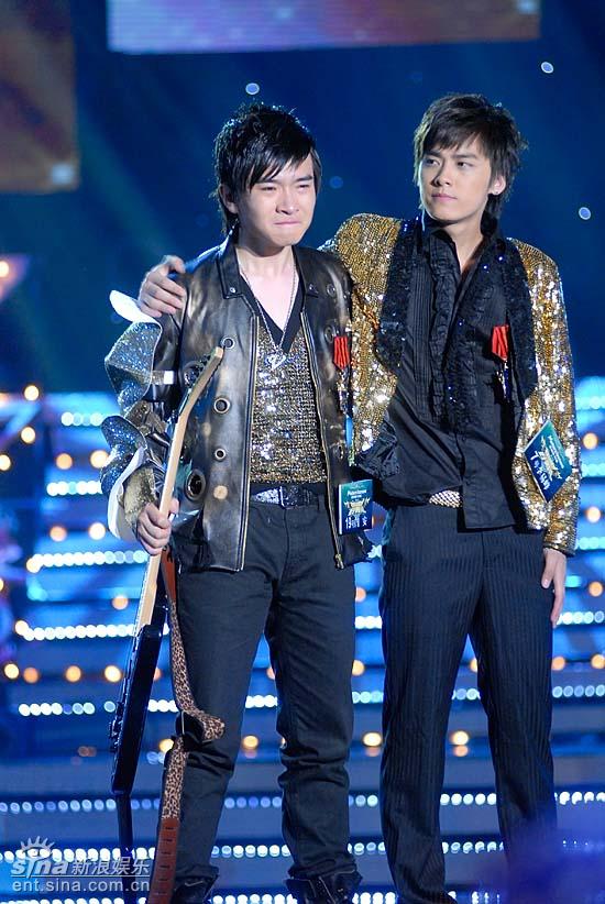 图文:好男儿8进6--李易峰安慰哭泣的闫安