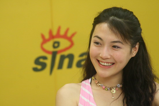 图文：《梦里花落》主创做客--孙晶晶项链抢眼