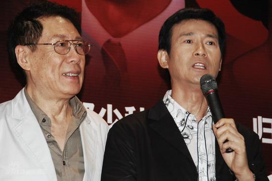 图文:《荣归》发布会--兄弟焦晃郑少秋