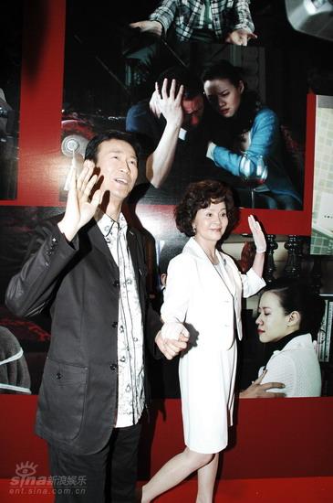 图文：《荣归》发布会--郑少秋归亚蕾走红毯
