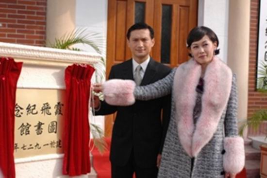 图文：TVB剧《兰花劫》--陈锦鸿饰言亮出身名门