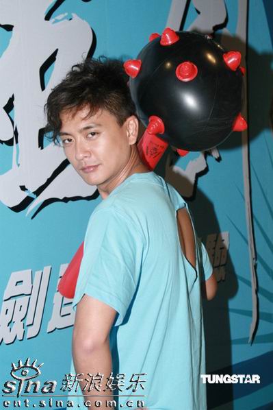 tvb新剧《强剑》宣传 郑嘉颖等狼狈落水【图】