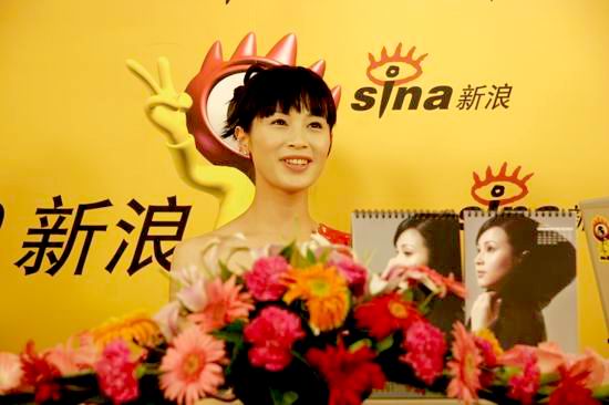 图文：《白色情人梦》主演聊天--石小群开心笑脸