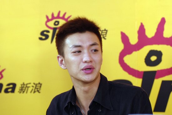 图文：周一围做客新浪--演刘川的时候非常压抑
