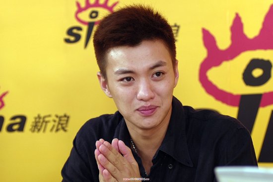 图文：周一围做客新浪--曾经是游泳运动健将