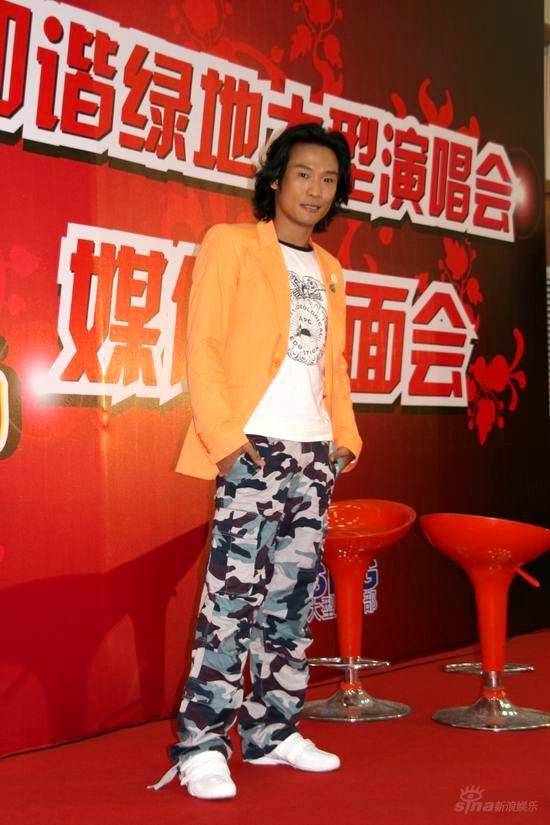 图文：《群星耀东方》--杜德伟亮相长发帅气