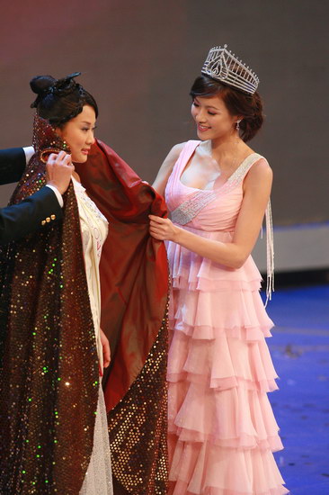 ͼ�ģ��Ͻ�۽�ھ�������Ϊ�żζ����϶���