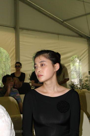 图文：池小宁追思会--梅婷泪眼婆娑