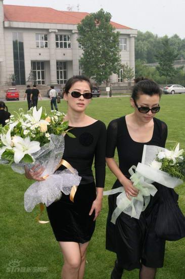 图文：池小宁追思会--梅婷一袭黑衣亮相