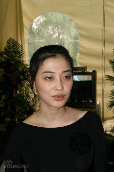 图文：池小宁追思会--梅婷接受记者访问